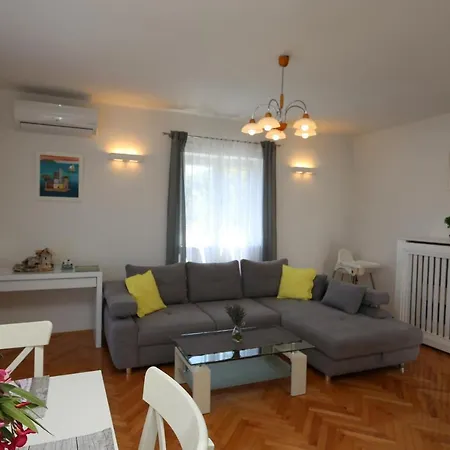 Skvicalo Apartman *